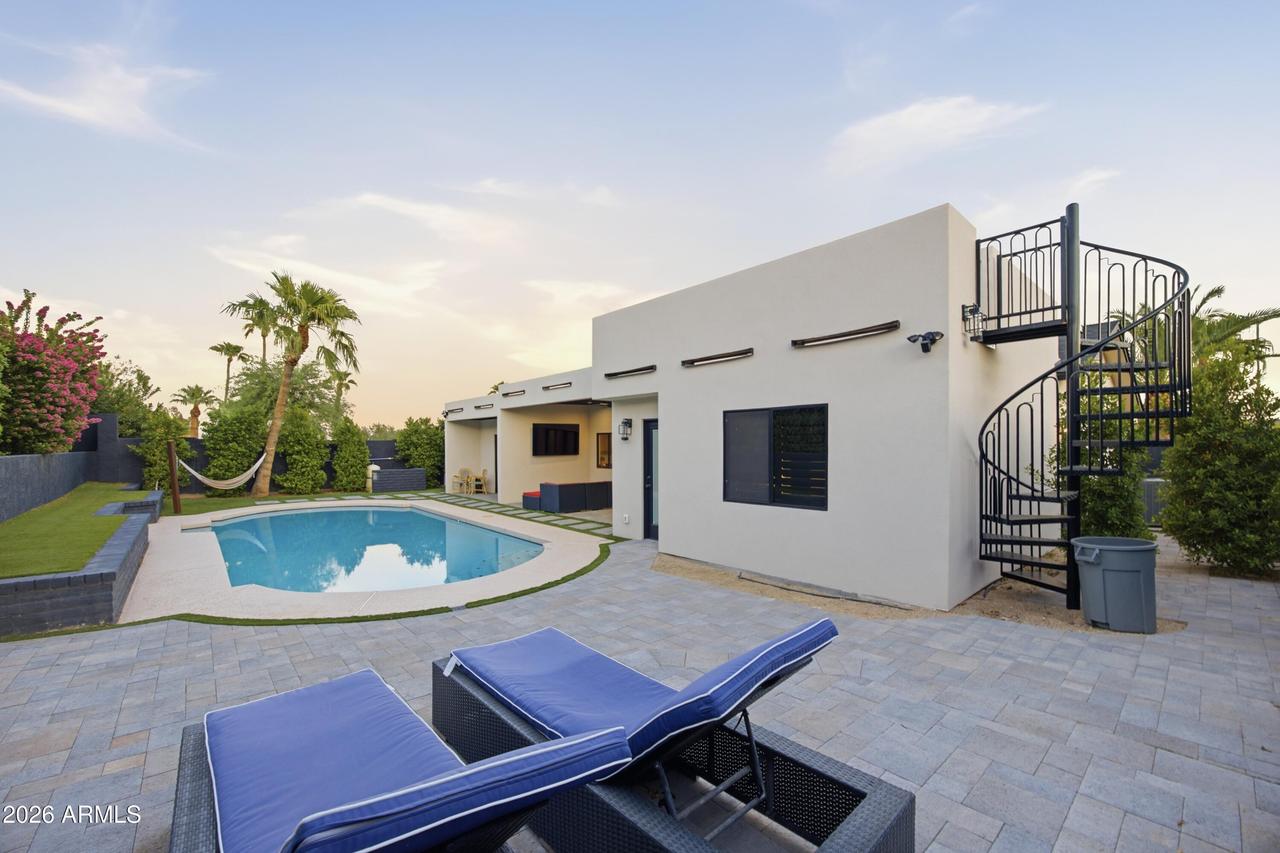2002 E Vista Dr., Phoenix, AZ 85022