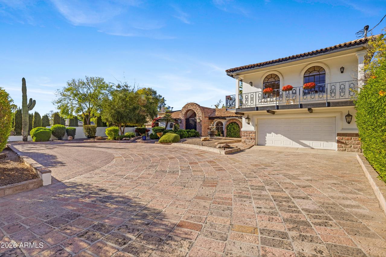 320 W Bethany Home Rd., Phoenix, AZ 85013