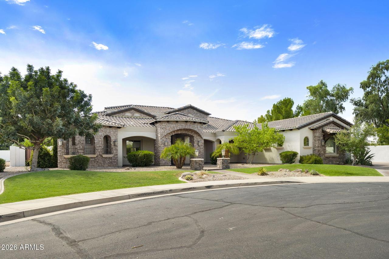 5600 S Gemstone Dr., Chandler, AZ 85249