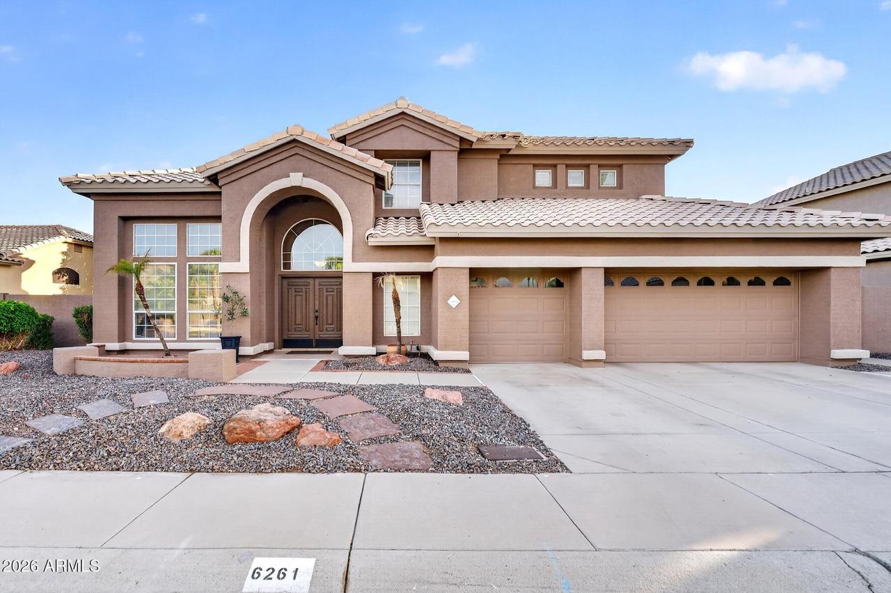 6261 W Louise Dr., Glendale, AZ 85310