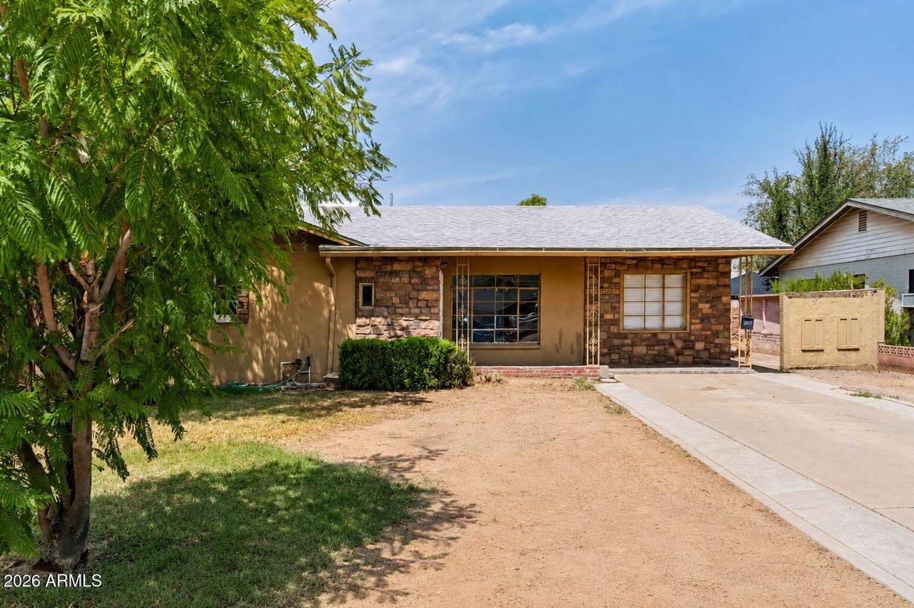 2040 E Whitton Ave., Phoenix, AZ 85016