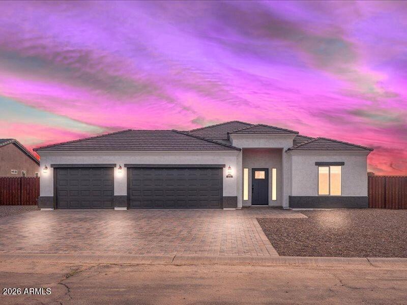 9561 W Kramer Pl., Arizona City, AZ 85123