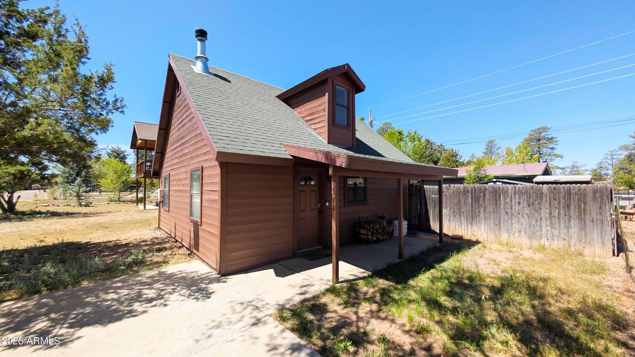 3390 Apache Dr., Overgaard, AZ 85933