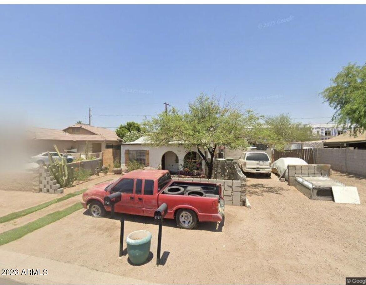 1720 E Illini St., Phoenix, AZ 85040