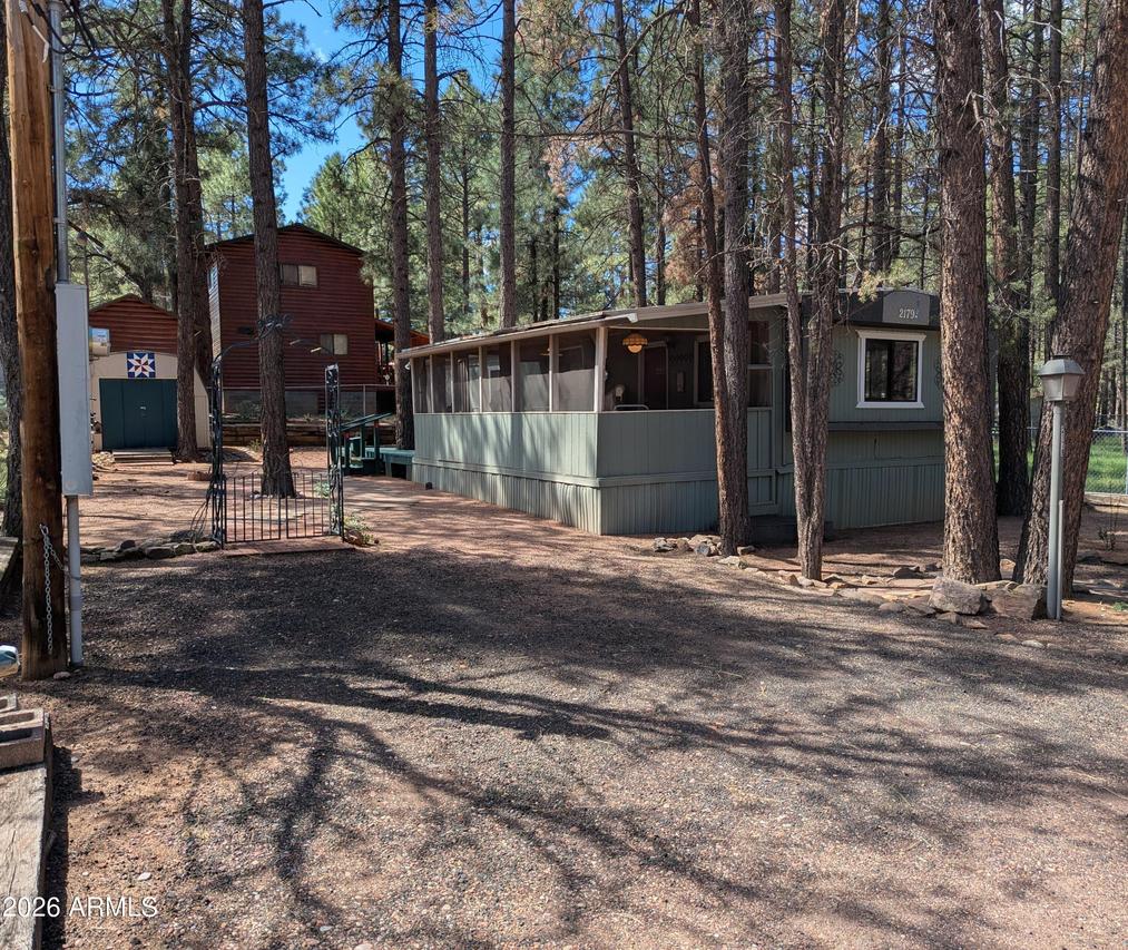 2179 N Woods Dr., Overgaard, AZ 85933