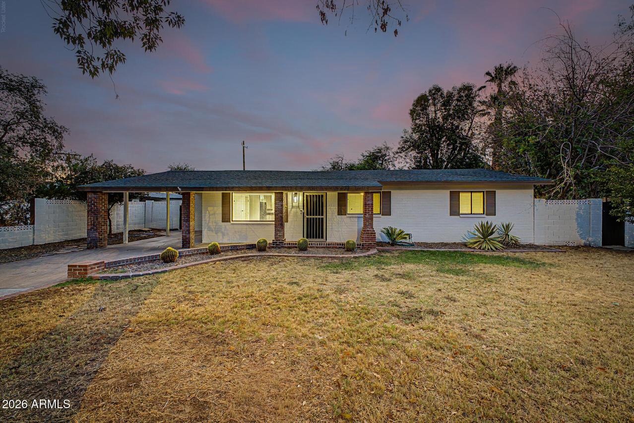 8744 N 6th Dr., Phoenix, AZ 85021
