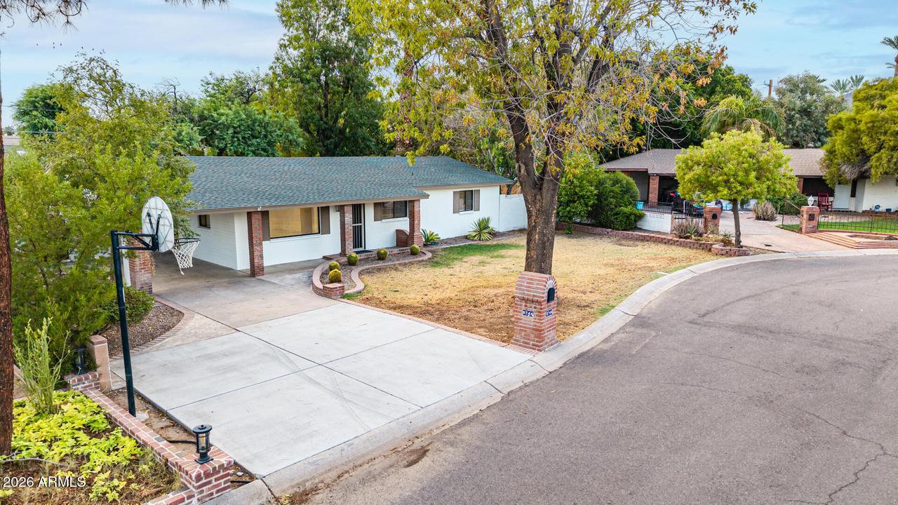8744 N 6th Dr., Phoenix, AZ 85021