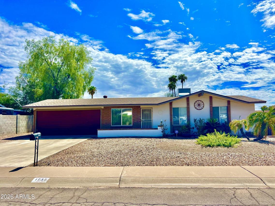 1735 W Wagoner Rd., Phoenix, AZ 85023