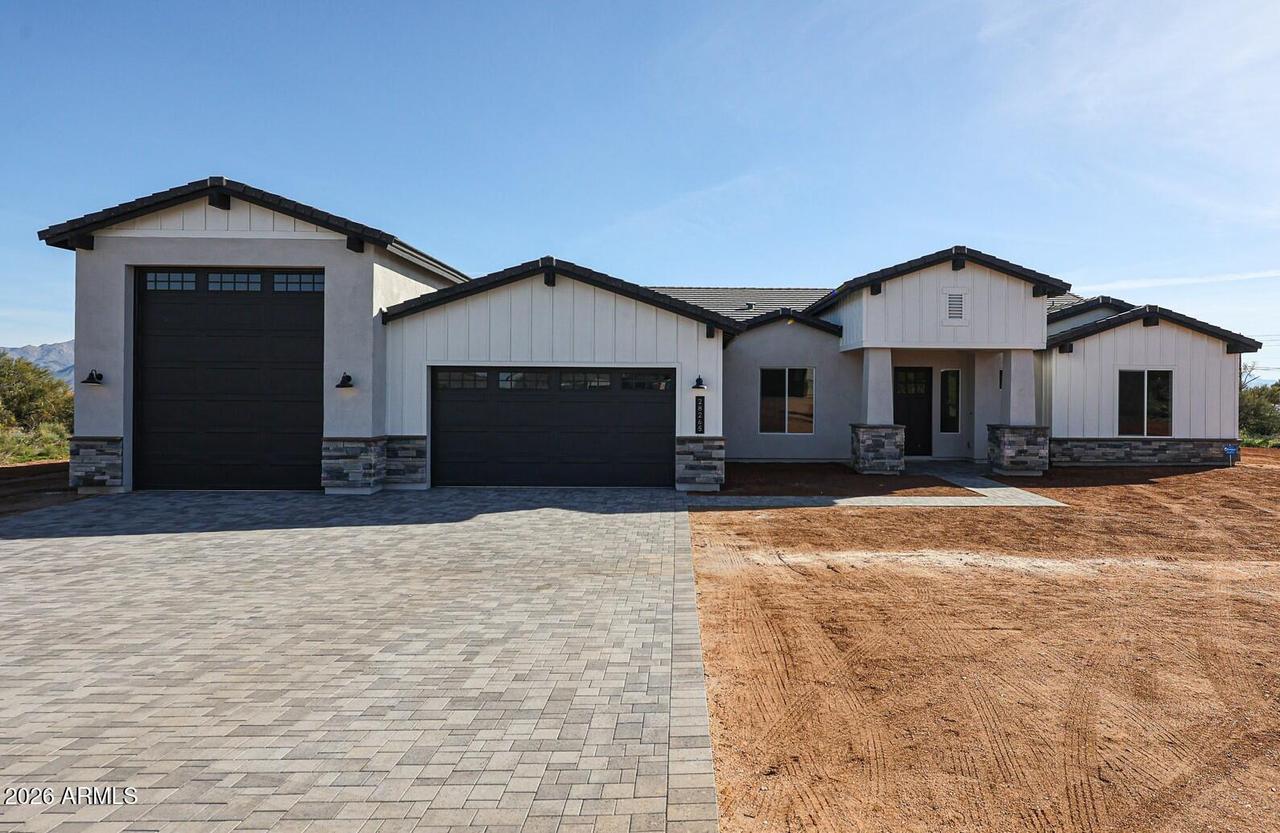 1644 E Creek Canyon Rd., Phoenix, AZ 85086
