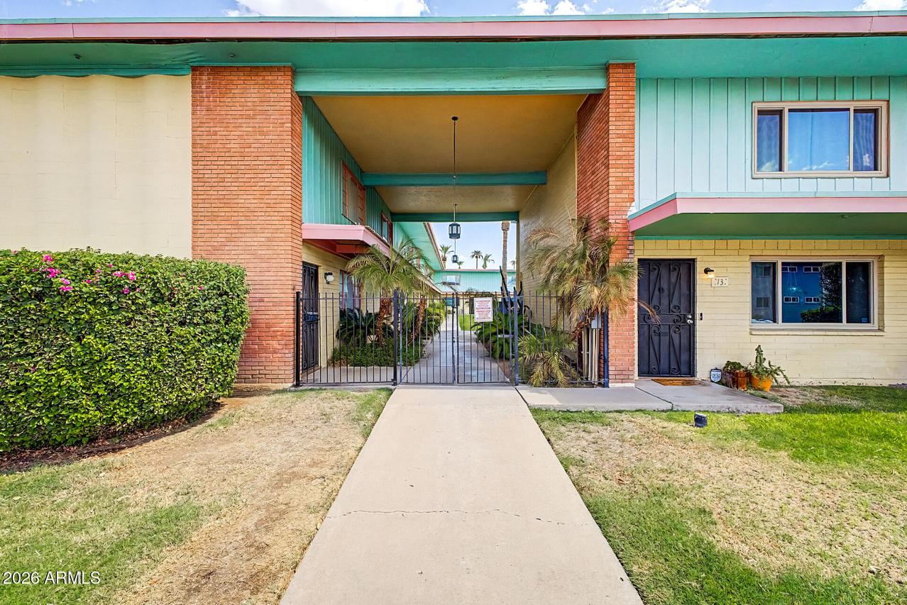 450 W Earll Dr. #15, Phoenix, AZ 85013