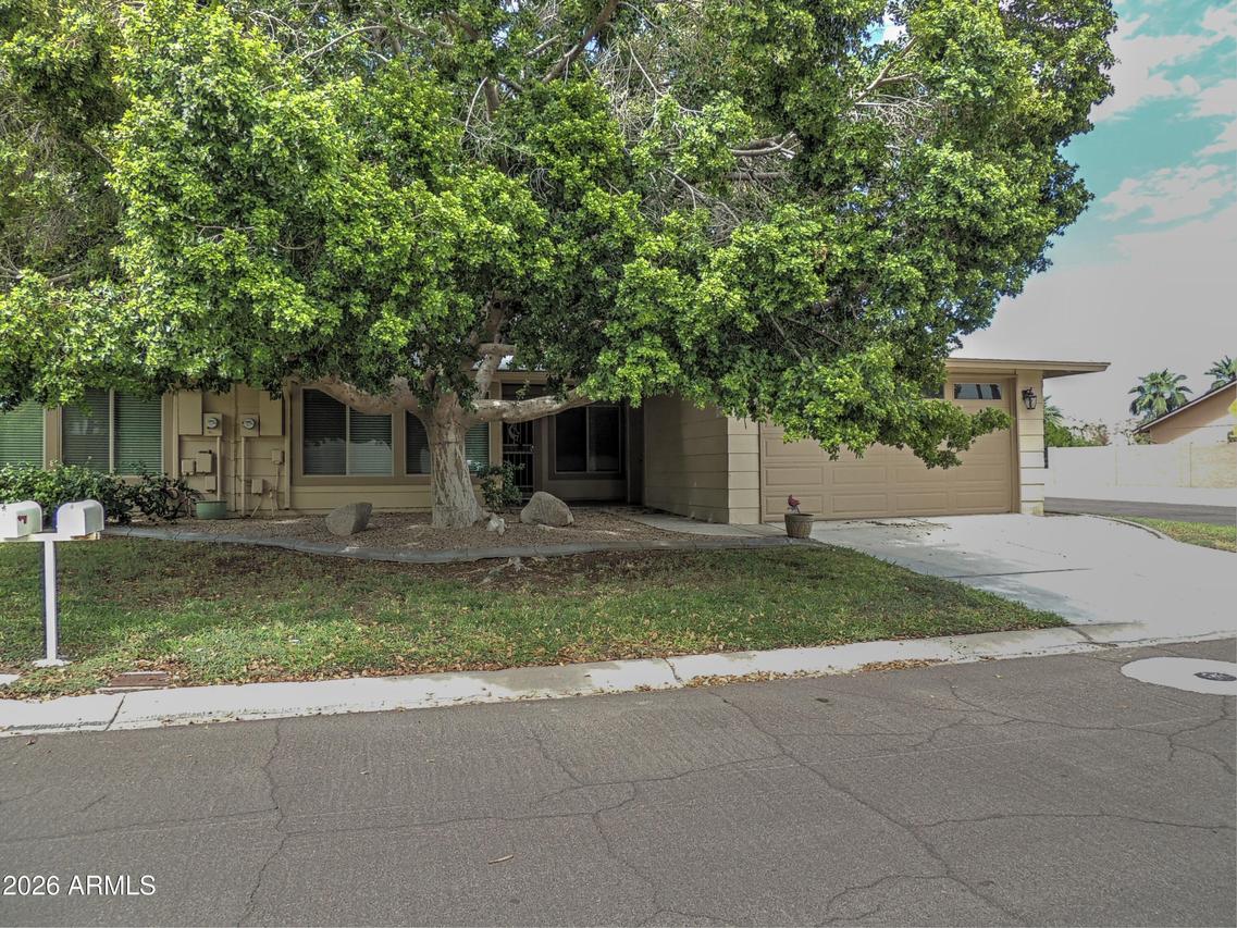 12166 S Shoshoni Dr., Phoenix, AZ 85044