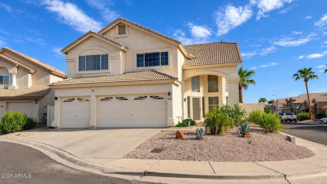 1327 E Hiddenview Dr., Phoenix, AZ 85048