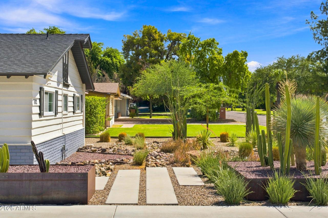 702 E Desert Park Ln., Phoenix, AZ 85020