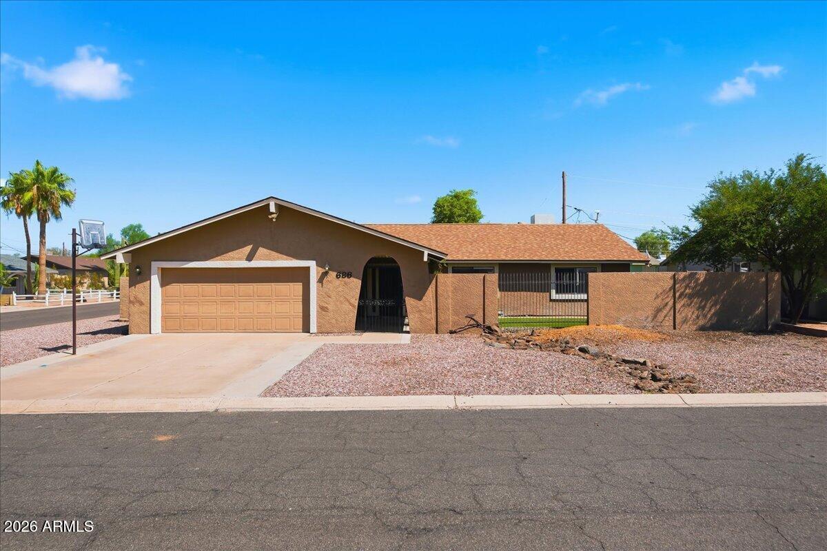 686 W 22nd Ave., Apache Junction, AZ 85120