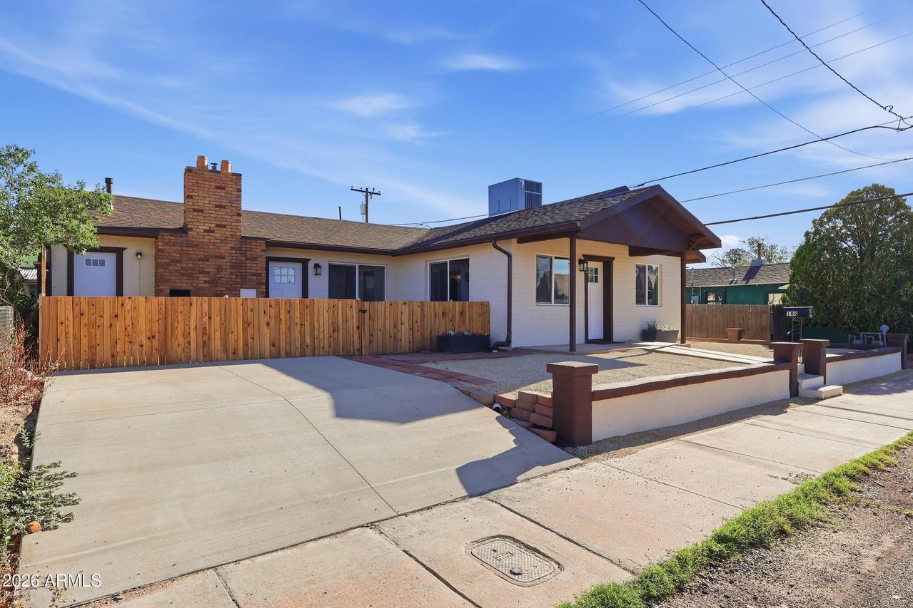 108 E Oak St., Winslow, AZ 86047