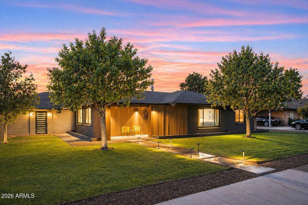 3802 E Piccadilly Rd., Phoenix, AZ 85018