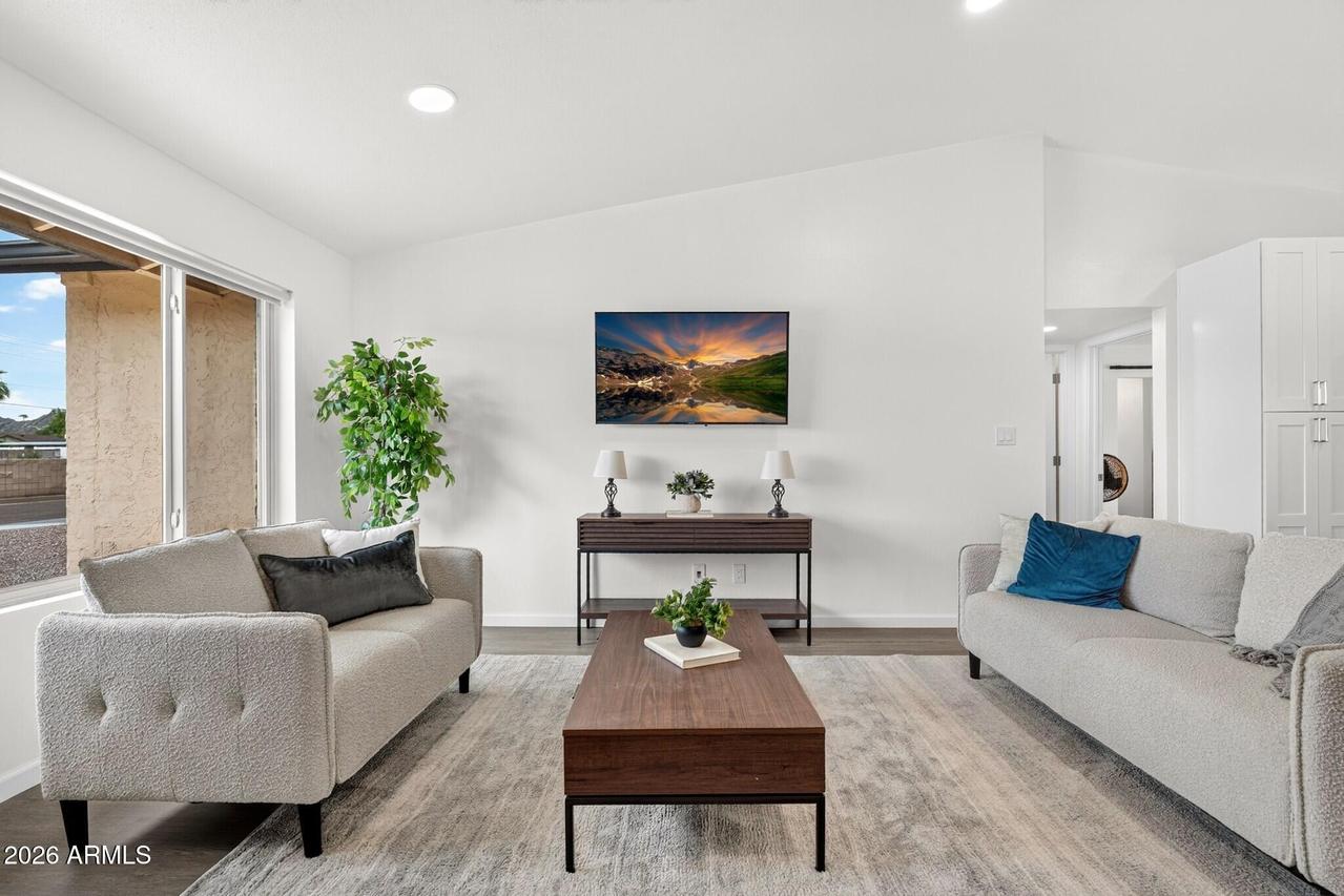 2826 E Cactus Rd., Phoenix, AZ 85032