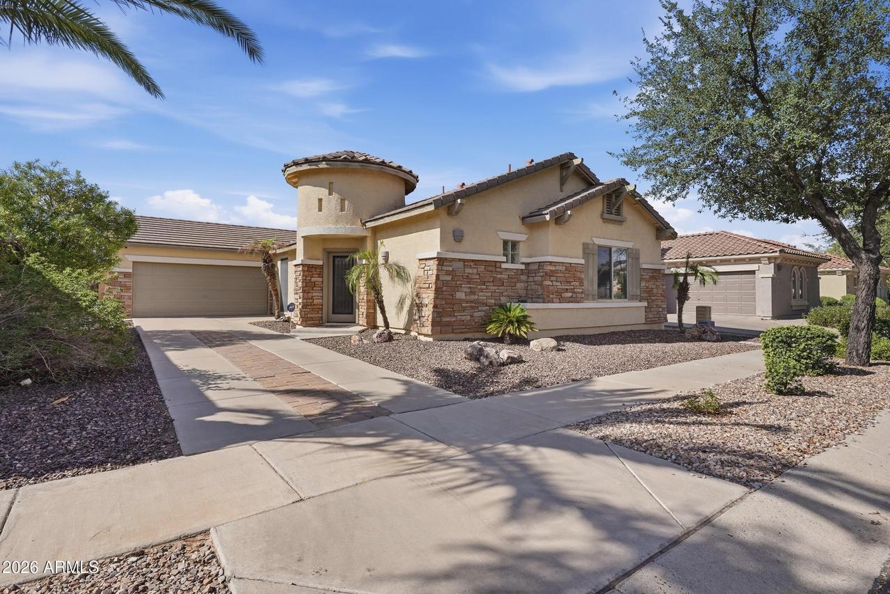941 E Cherry Hills Dr., Chandler, AZ 85249