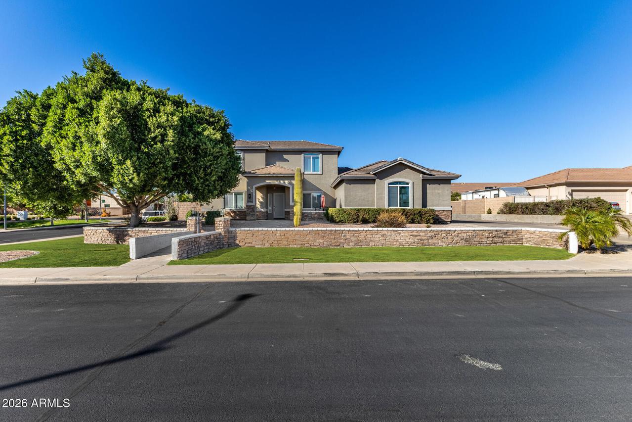 7114 E Grandview St., Mesa, AZ 85207