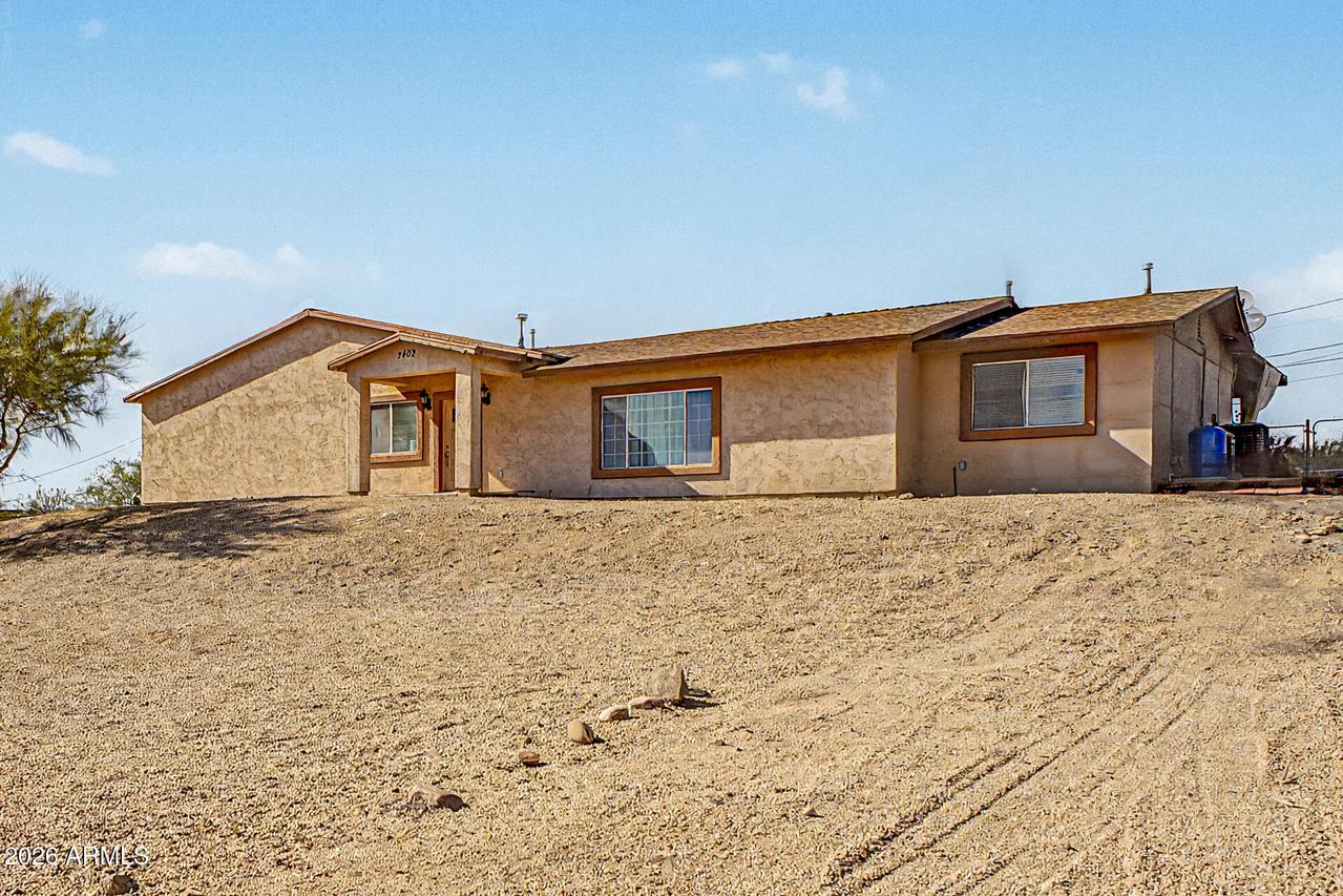 2402 W Roughrider Rd., New River, AZ 85087