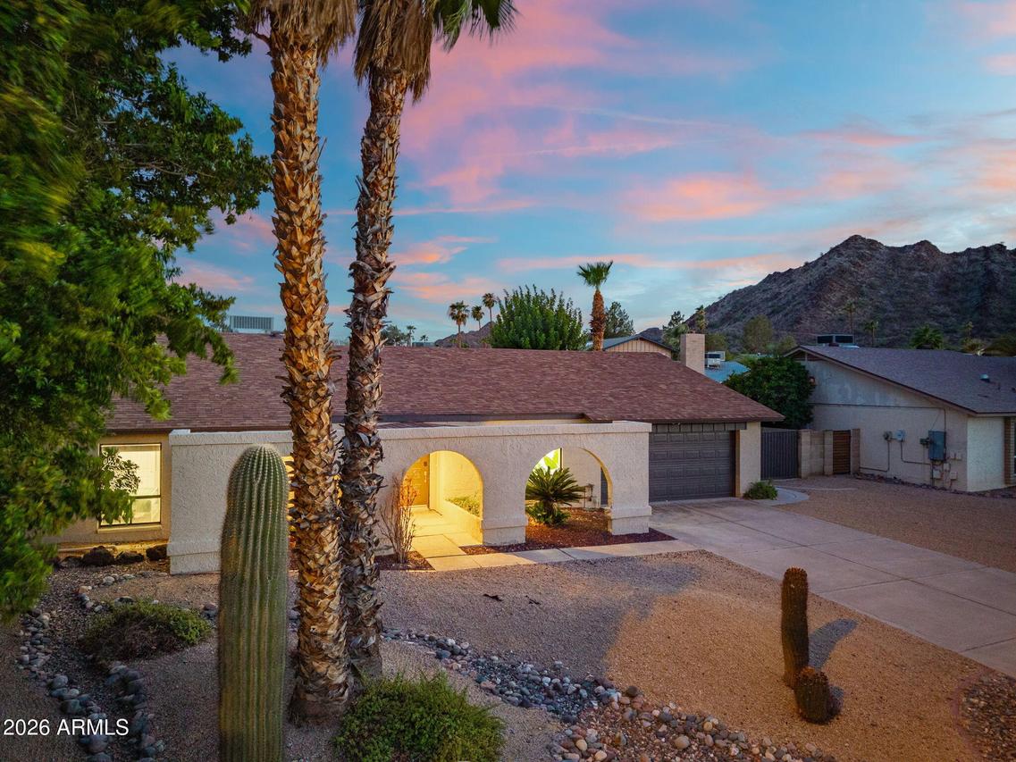2331 E Sunnyside Dr., Phoenix, AZ 85028