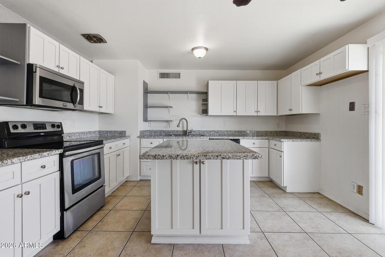3449 W Mauna Loa Ln., Phoenix, AZ 85053