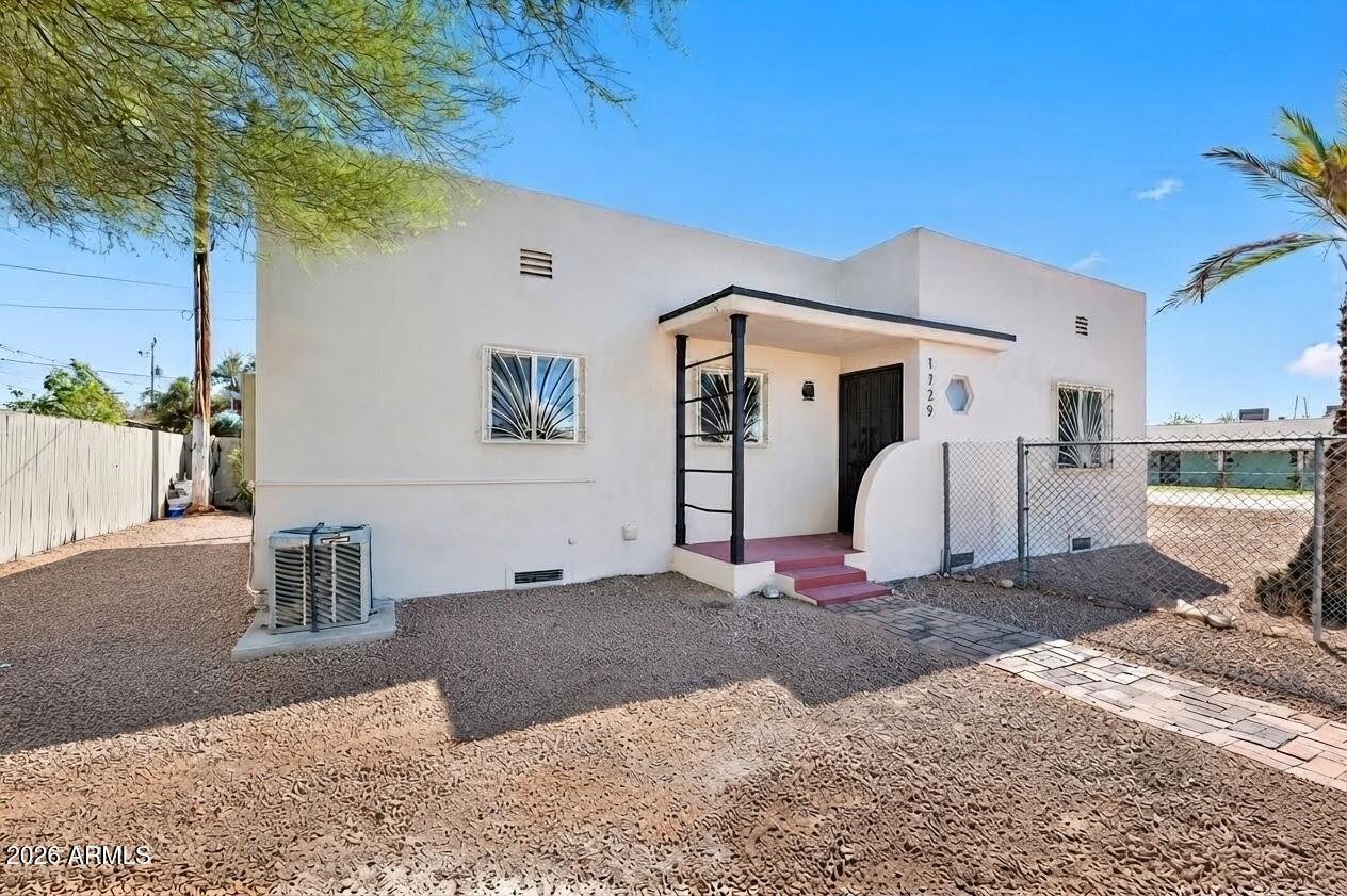 1729 E Moreland St., Phoenix, AZ 85006