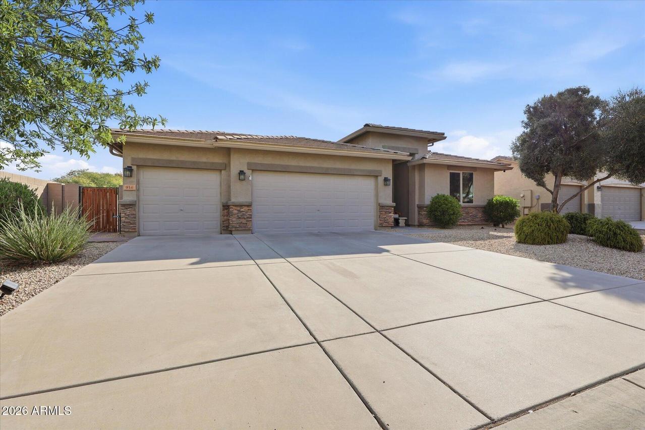 916 W Jersey Way, San Tan Valley, AZ 85143