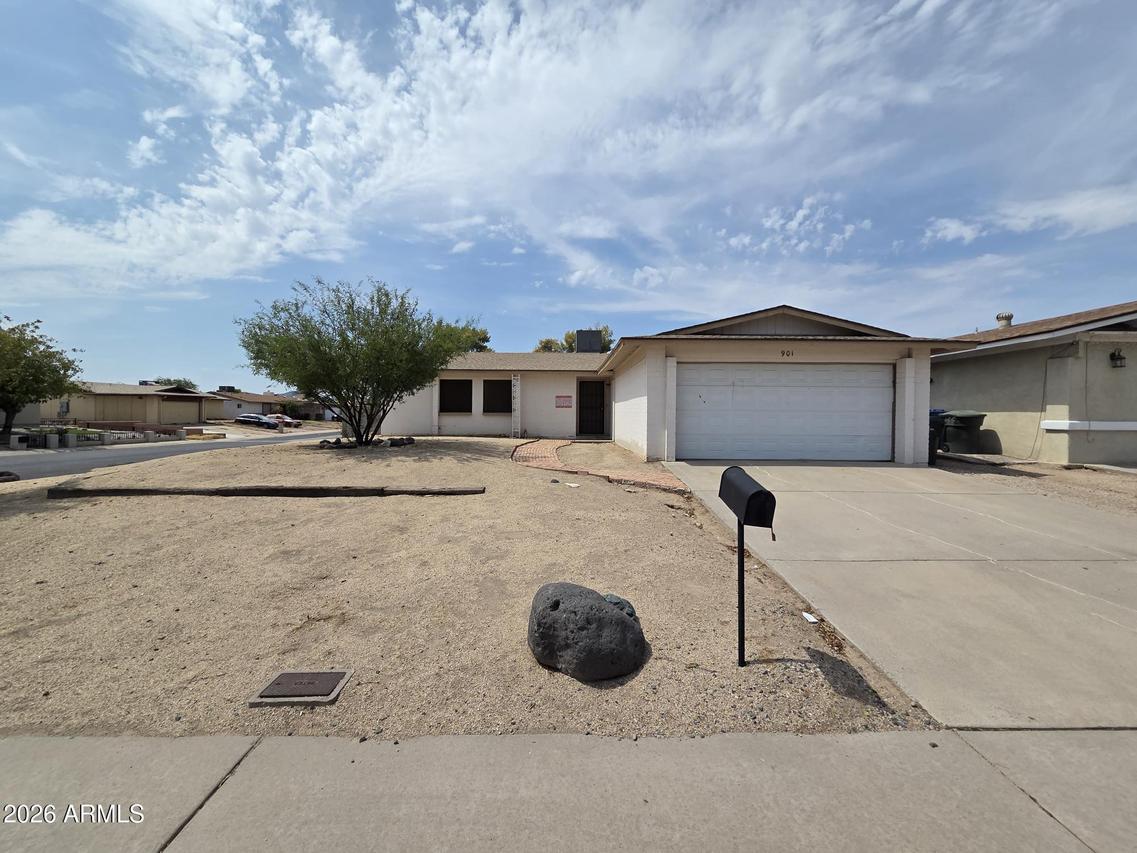 901 W Angela Dr., Phoenix, AZ 85023