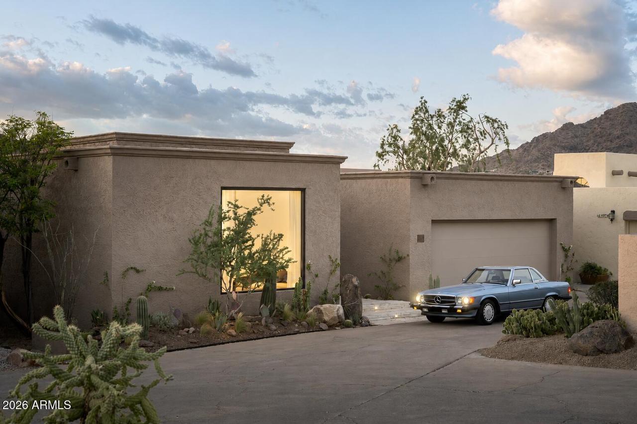 5970 N Echo Canyon Dr., Phoenix, AZ 85018