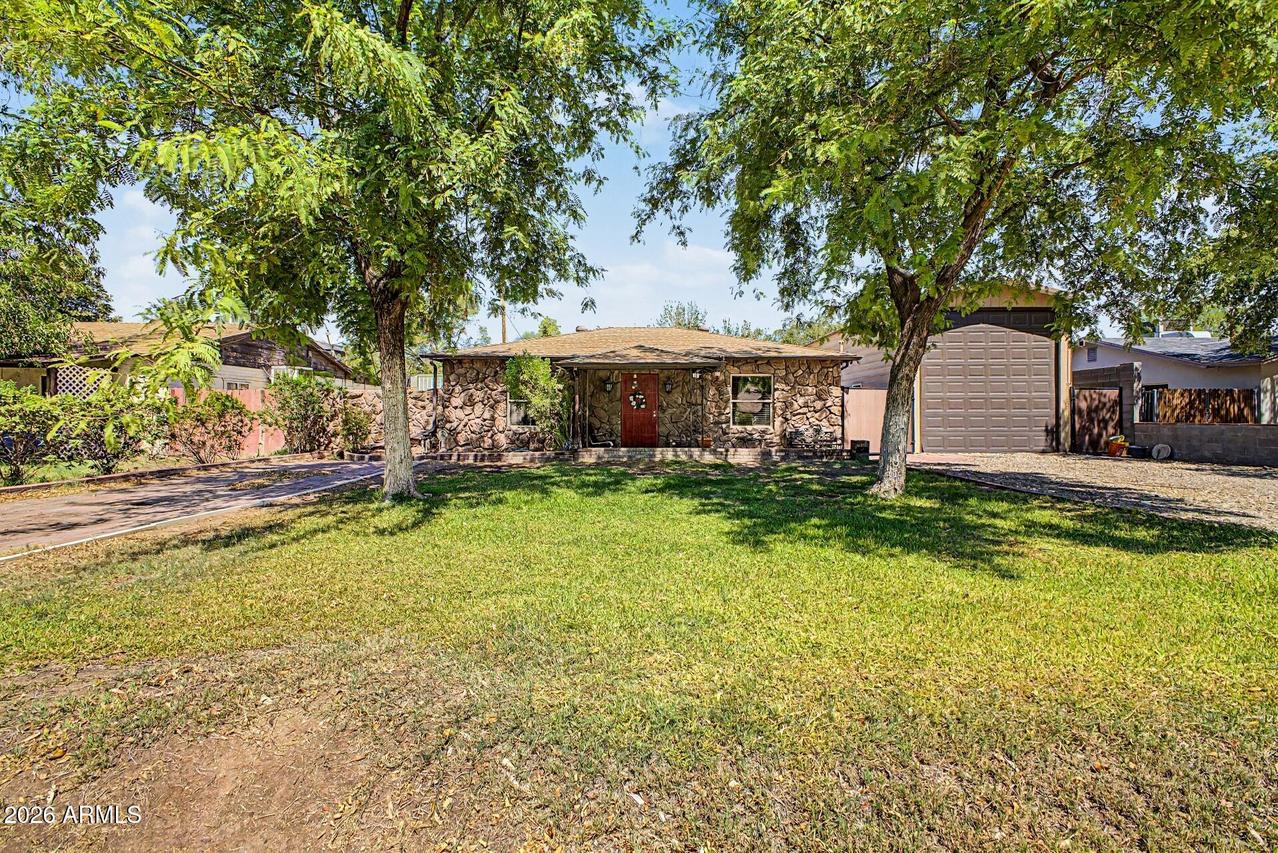2216 W Augusta Ave., Phoenix, AZ 85021