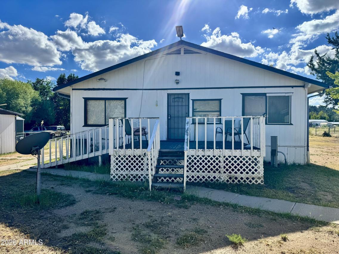 18233 S John Fry Ave., Peeples Valley, AZ 86332