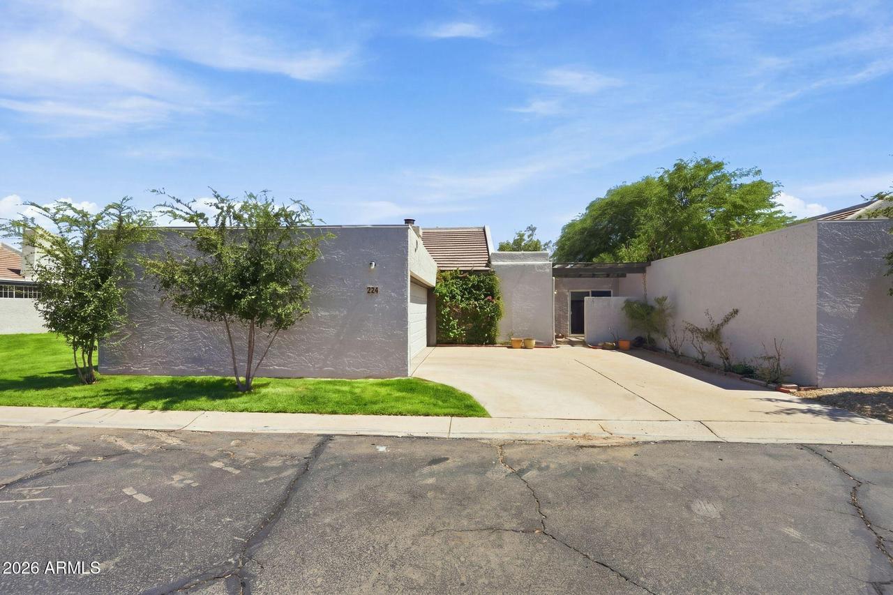 324 E Ambassador Dr., Tempe, AZ 85288