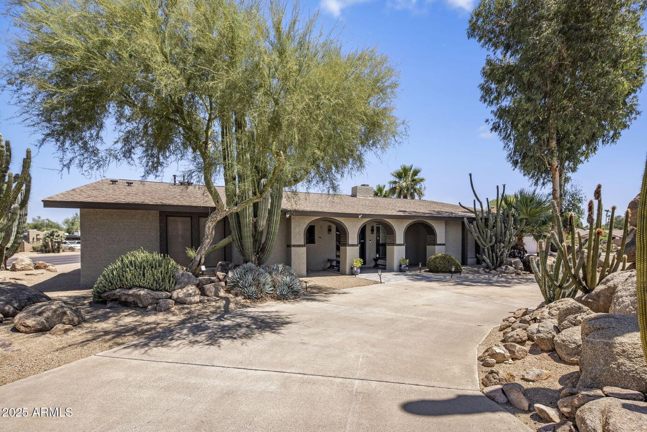 852 W Caribbean Ln., Phoenix, AZ 85023