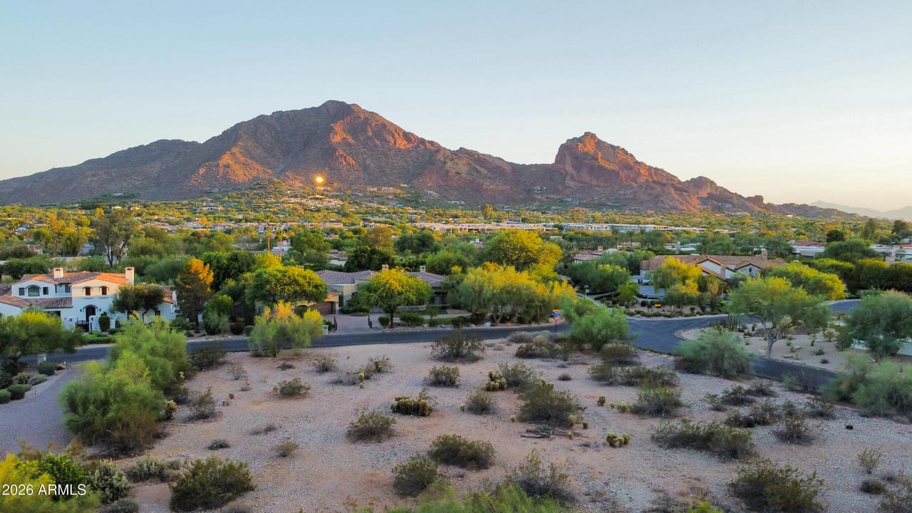 5676 E Cactus Wren Rd. #10, Paradise Valley, AZ 85253