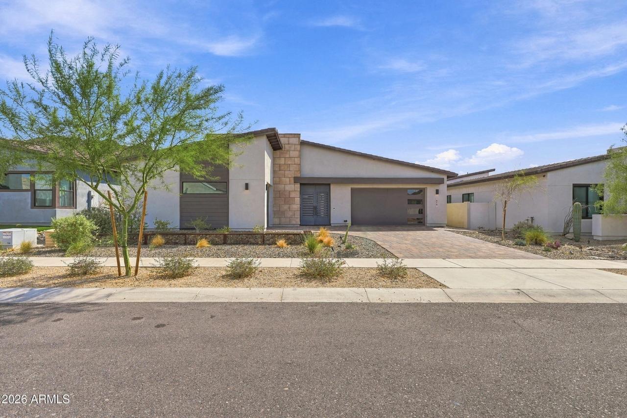 813 E Corral Rd., Phoenix, AZ 85042