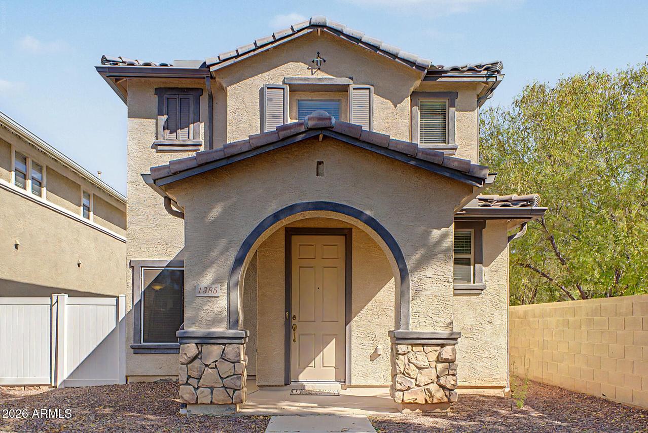 1385 S Joshua Tree Ln., Gilbert, AZ 85296