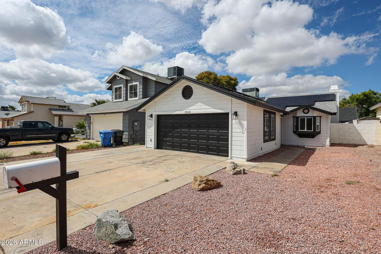 19606 N 43rd Dr., Glendale, AZ 85308