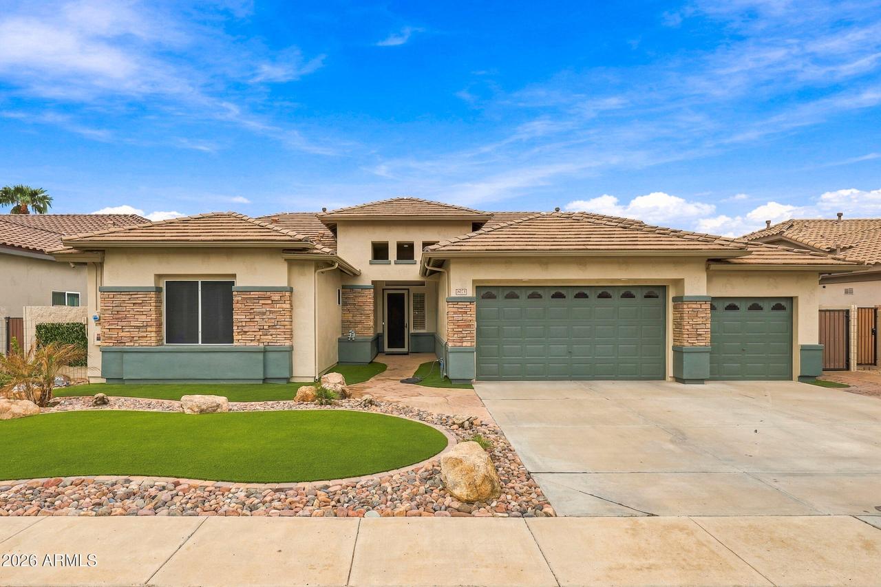 8073 W Louise Dr., Peoria, AZ 85383