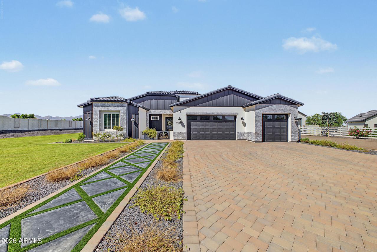 10114 S 32nd Dr., Laveen, AZ 85339