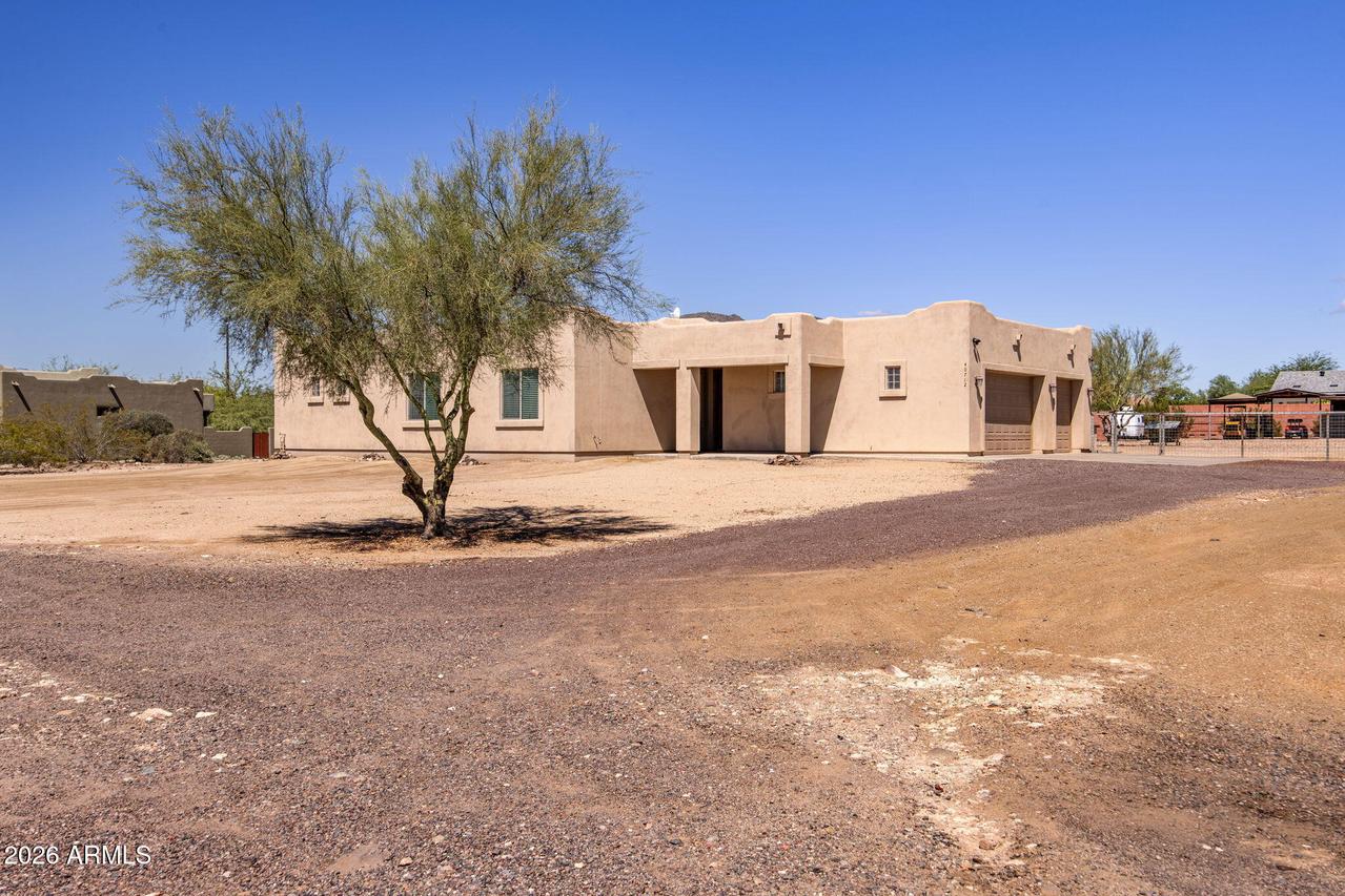 40712 N 3rd Ave., Phoenix, AZ 85086