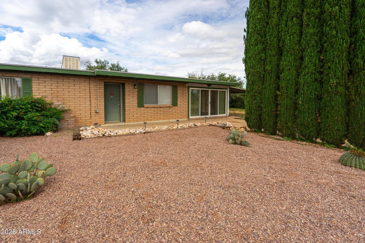 79 E Hawthorne St., Huachuca City, AZ 85616
