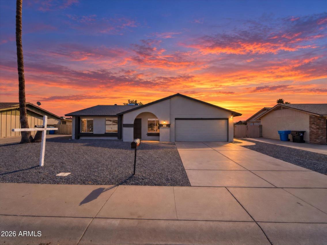 2745 W Bluefield Ave., Phoenix, AZ 85053