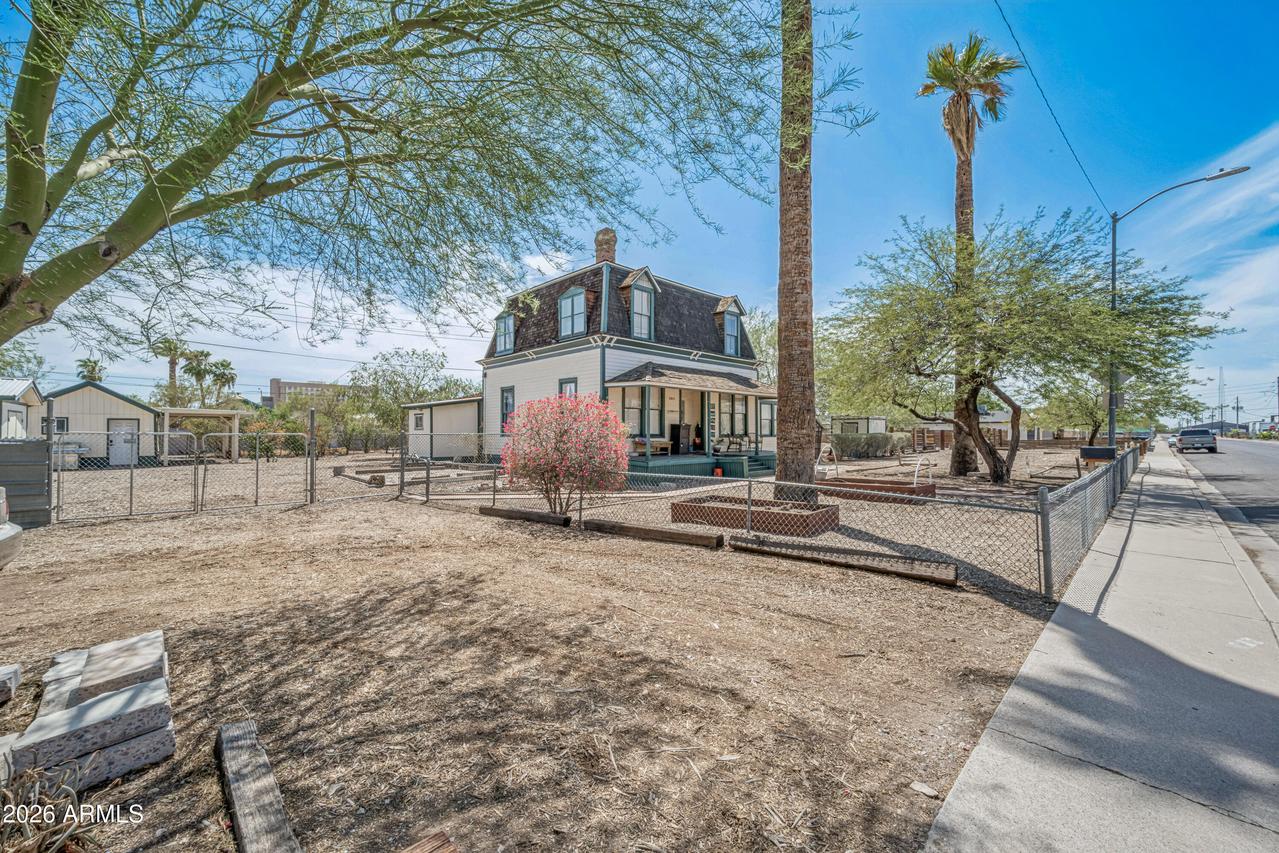 1611 W Fillmore St., Phoenix, AZ 85007