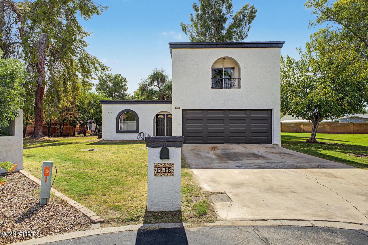 658 W Port Au Prince Ln., Phoenix, AZ 85023