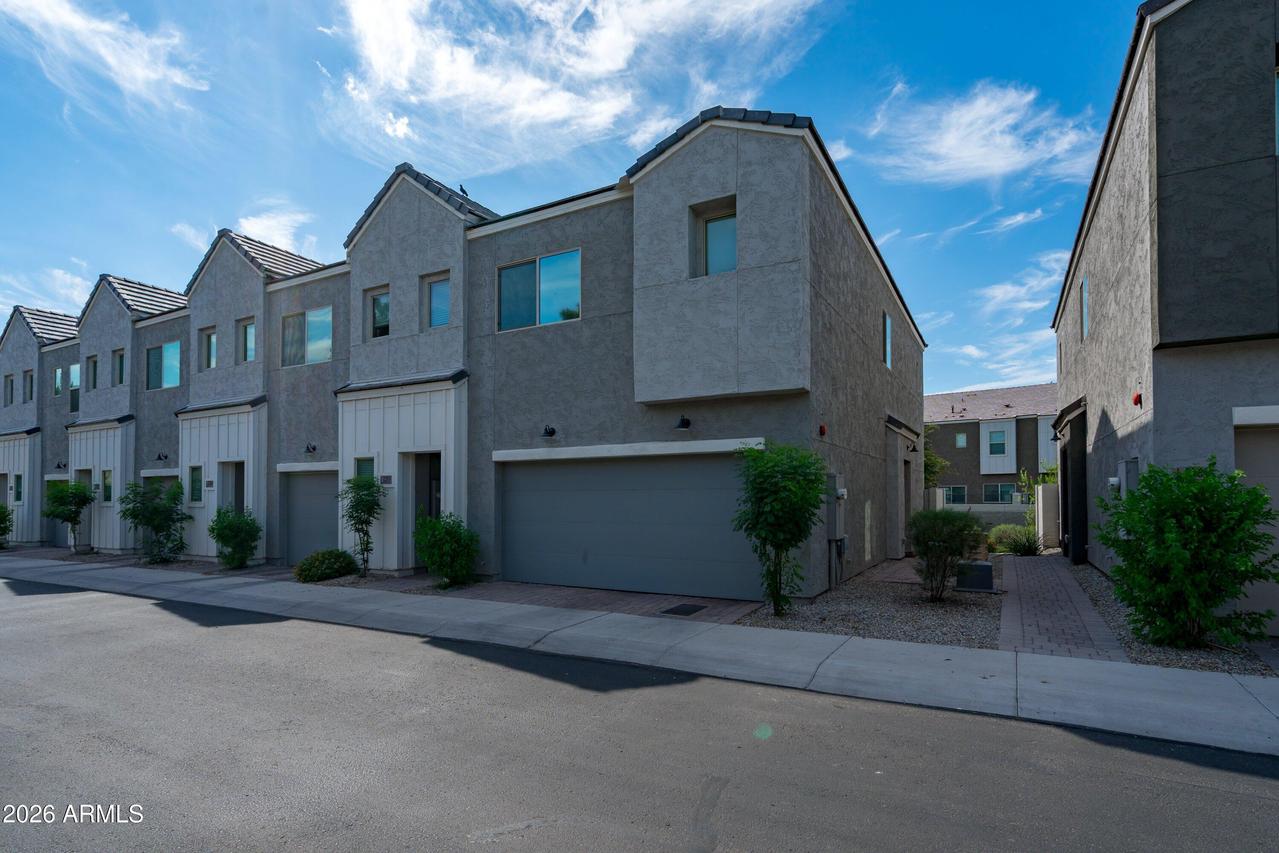 2257 W Echo Ln., Phoenix, AZ 85021