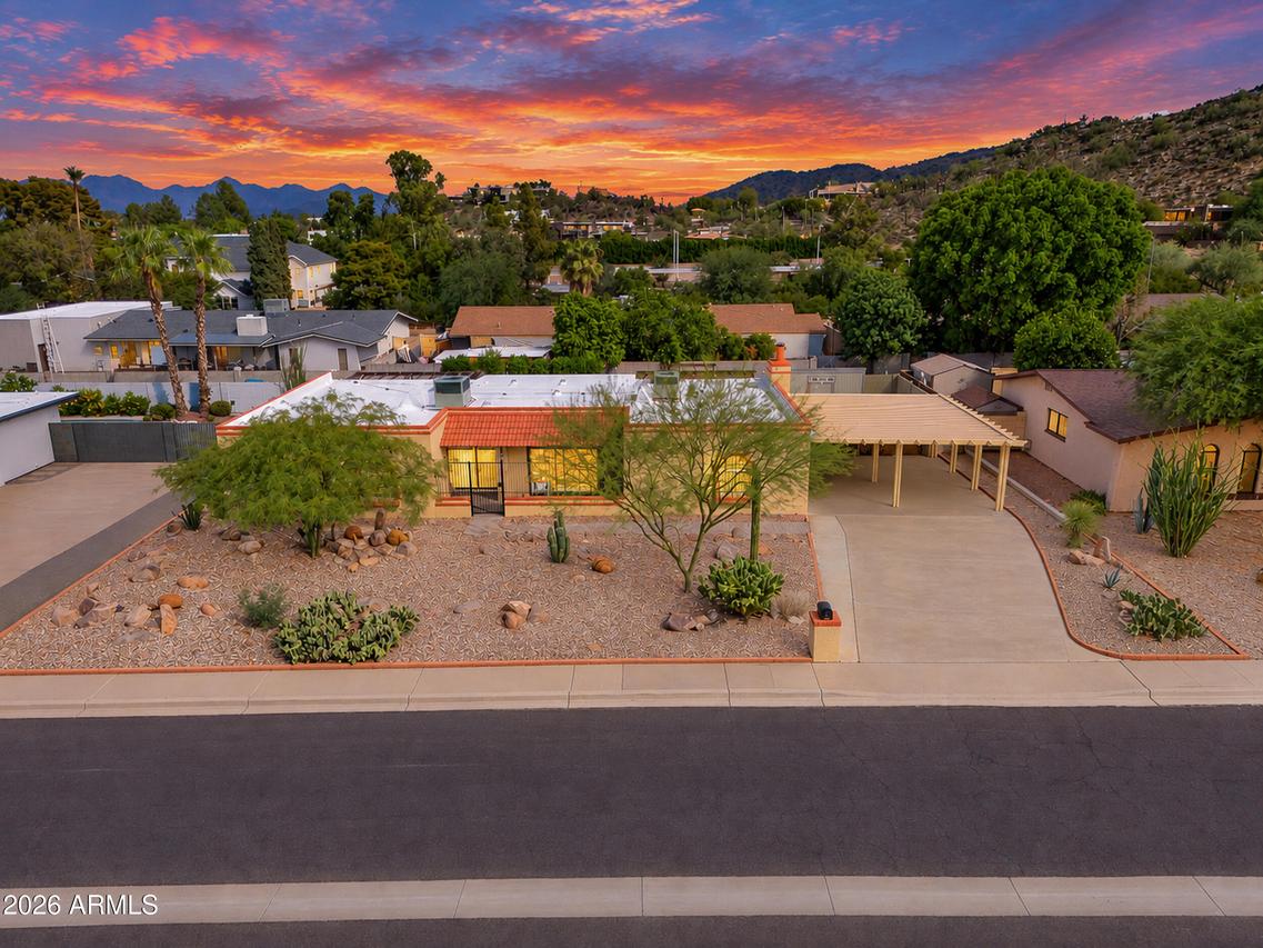 9601 N 35th Pl., Phoenix, AZ 85028
