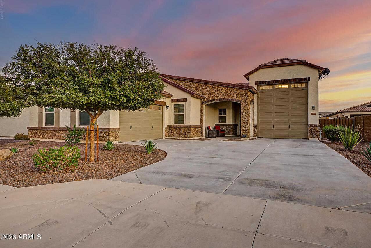 17253 W Echo Ln., Waddell, AZ 85355