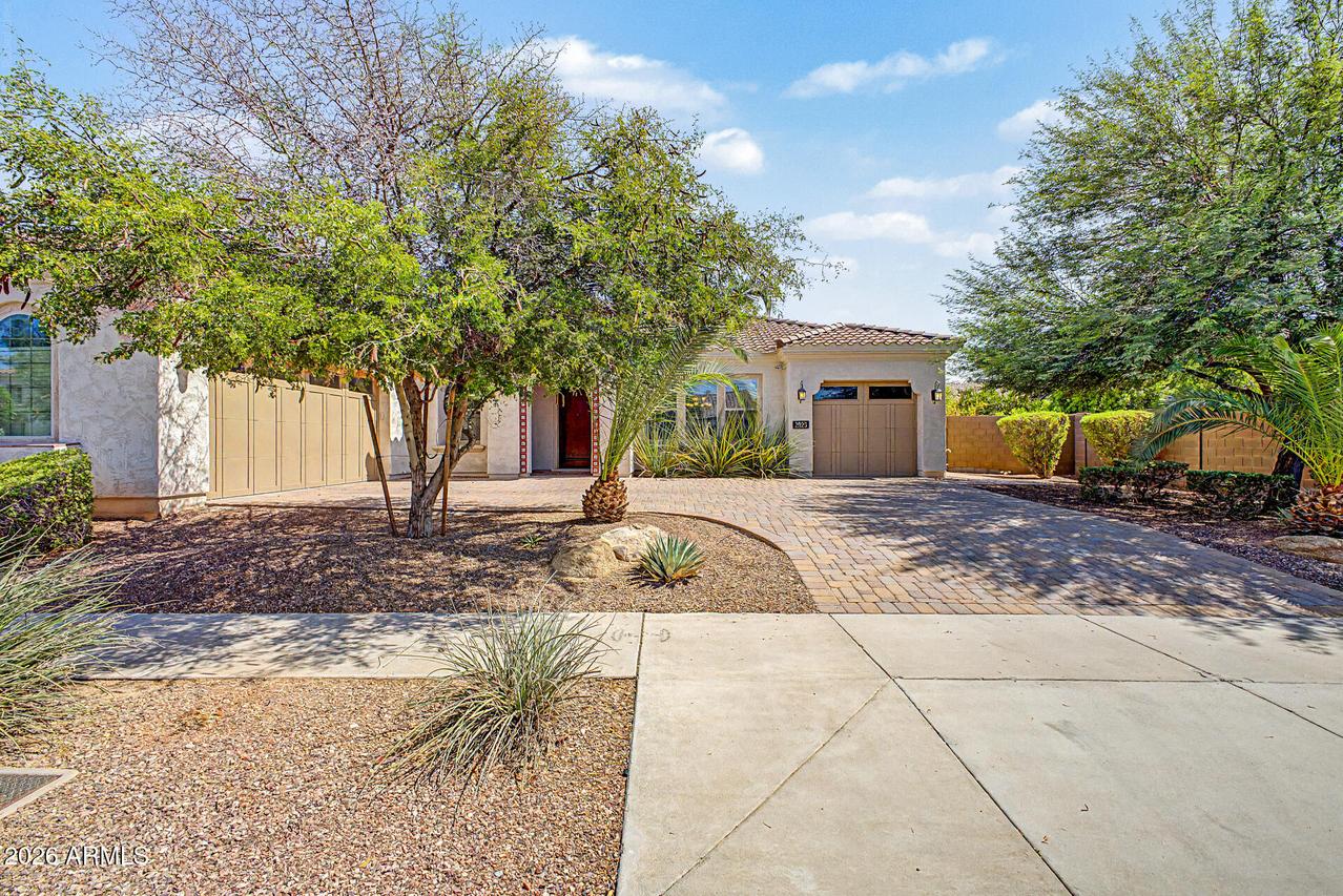 2923 E Constance Way, Phoenix, AZ 85042
