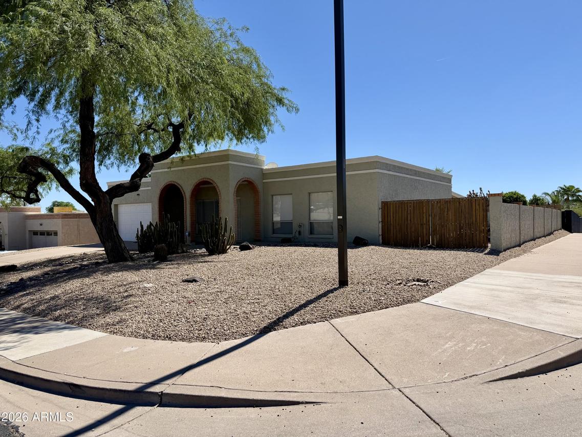 2001 E Hillery Dr., Phoenix, AZ 85022